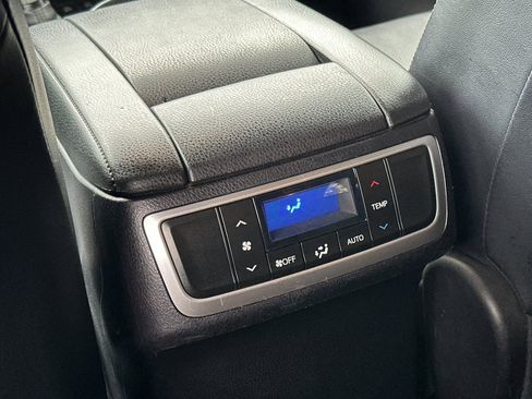 Used 2014 Toyota Highlander Limited image 14