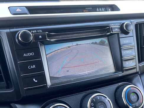 Used 2018 Toyota RAV4 LE w/ Carpet Mat Package AWD/4WD image 23