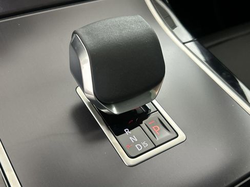 Certified 2026 Land Rover Range Rover Velar Dynamic SE image 16