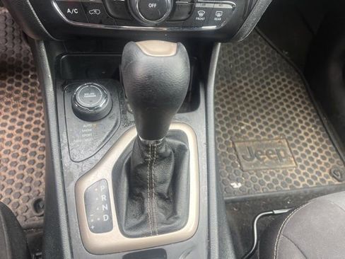 Used 2016 Jeep Cherokee Latitude w/ Cold Weather Group image 26