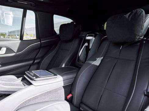 Used 2021 Mercedes-Benz Maybach GLS 600 4MATIC image 37