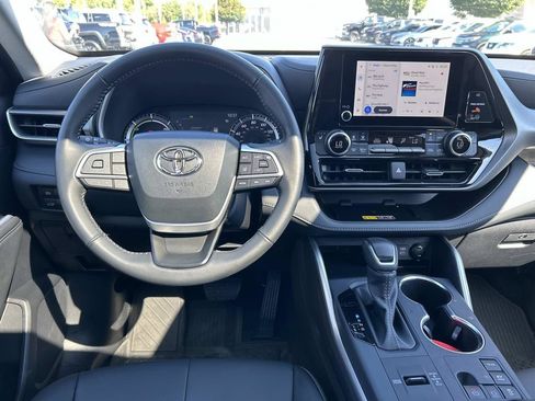 Used 2026 Toyota Highlander XLE AWD/4WD image 19