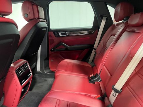 Used 2022 Porsche Cayenne S image 25