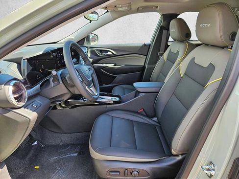 New 2026 Chevrolet Trax ACTIV w/ Sunroof Package FWD image 4