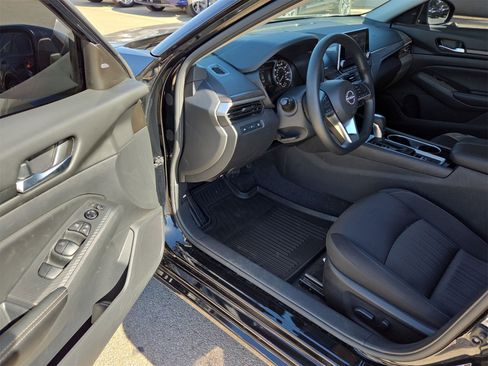 Used 2024 Nissan Altima 2.5 SV image 15