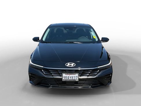 Certified 2025 Hyundai Elantra Limited FWD image 8