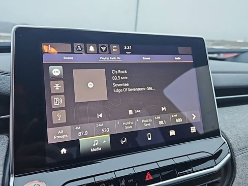 Used 2024 Jeep Compass Latitude image 2