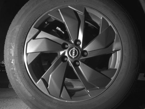 Used 2025 Nissan Rogue SV FWD image 15