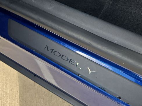 Used 2020 Tesla Model Y Long Range image 11