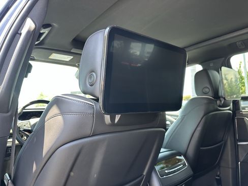 Used 2023 Cadillac Escalade ESV Premium Luxury AWD/4WD image 19