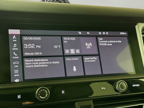 Certified 2023 Porsche Macan AWD/4WD image 16