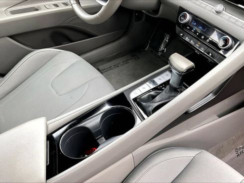 Used 2023 Hyundai Elantra SEL w/ Convenience Package FWD image 27