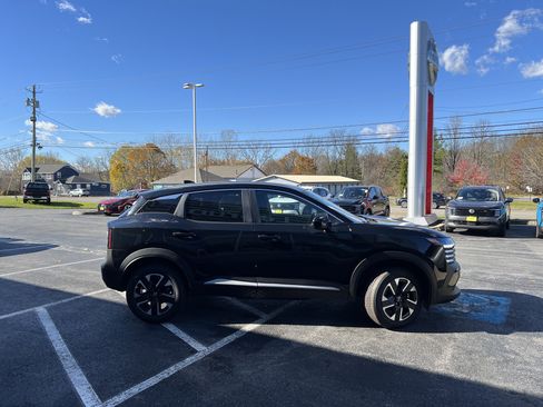New 2025 Nissan Kicks SV w/ SV Premium Package image 9