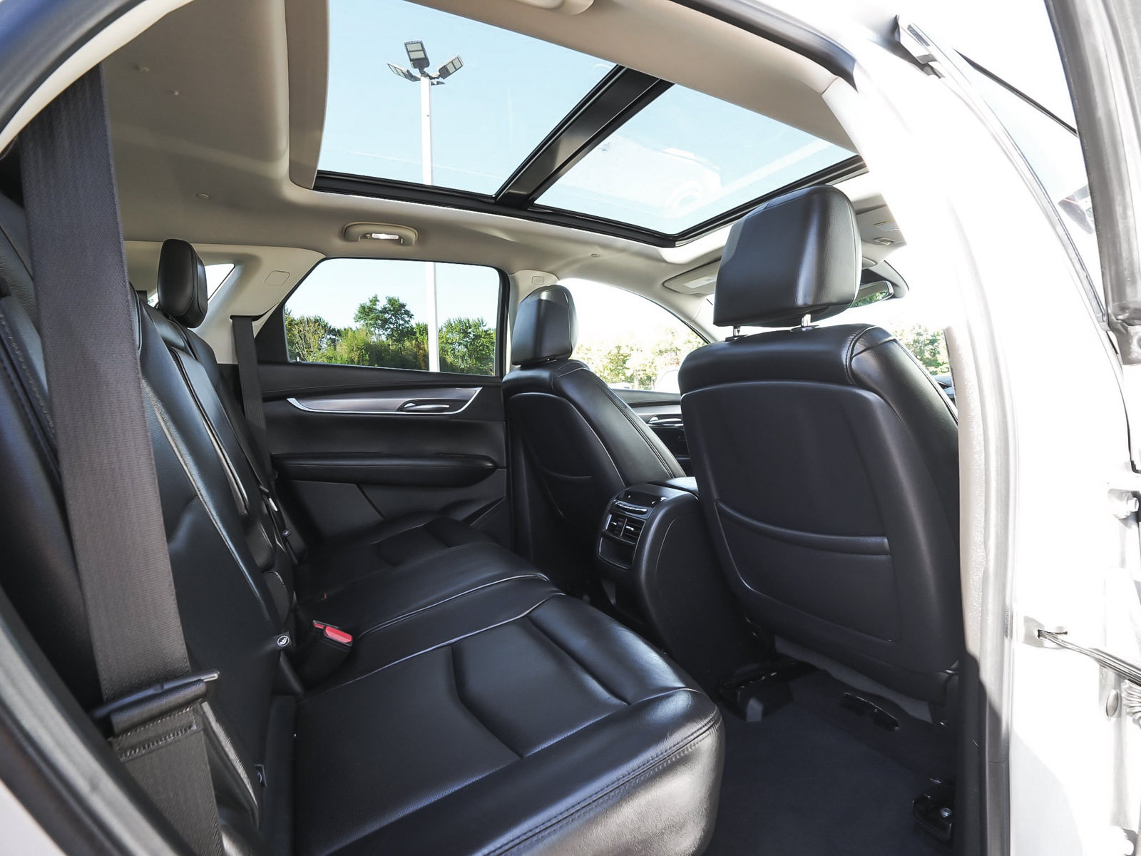 Used 2018 Cadillac XT5 Premium Luxury w/ Driver Assist Package AWD/4WD image 40