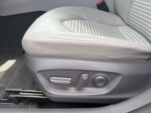 Used 2021 Toyota Camry SE w/ Cold Weather Package image 7