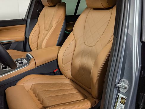 Used 2025 BMW X5 xDrive50e w/ Premium Package image 18