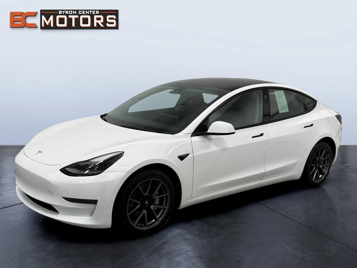 Used 2023 Tesla Model 3 Standard Range RWD image 1
