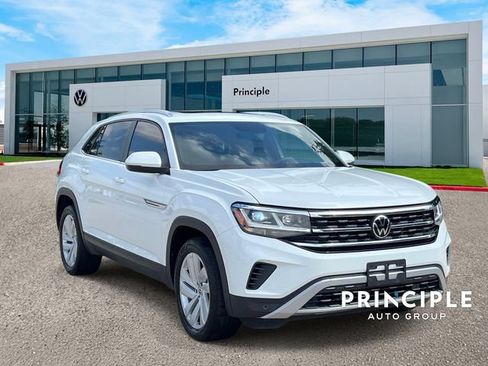 Used 2023 Volkswagen Atlas Cross Sport SE w/ Panoramic Sunroof Package FWD image 3
