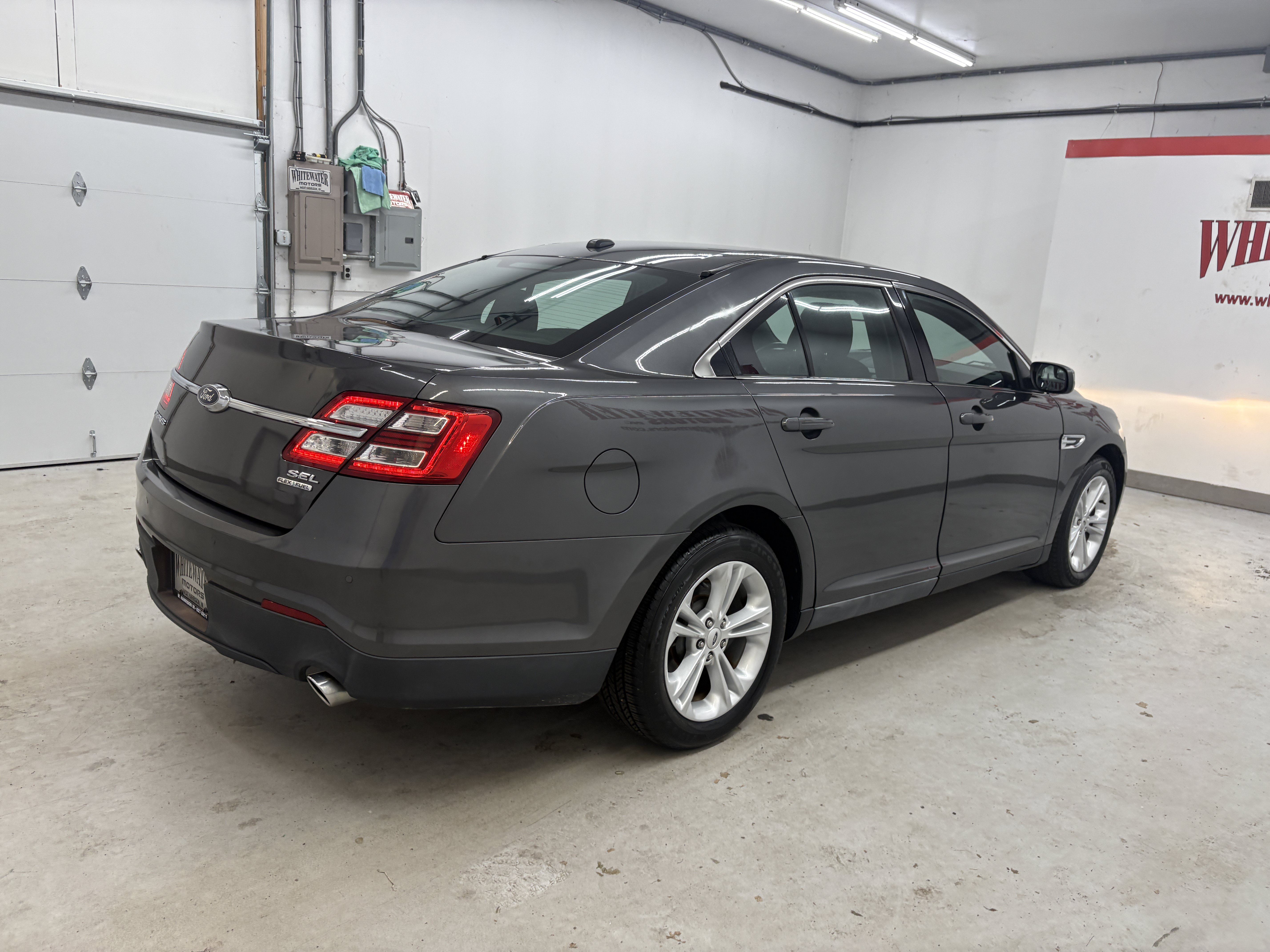 Used 2015 Ford Taurus SEL FWD image 4