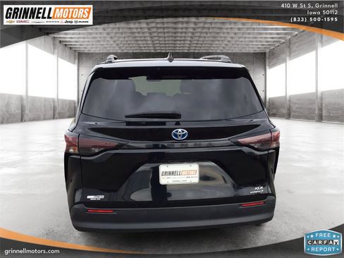 Used 2024 Toyota Sienna XLE image 6