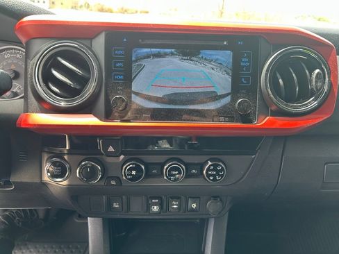 Used 2018 Toyota Tacoma TRD Off-Road AWD/4WD image 22
