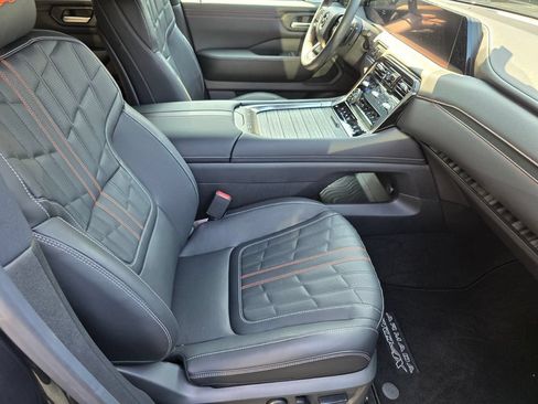 Used 2025 Nissan Armada PRO-4X w/ Pro-4X Premium Package AWD/4WD image 29