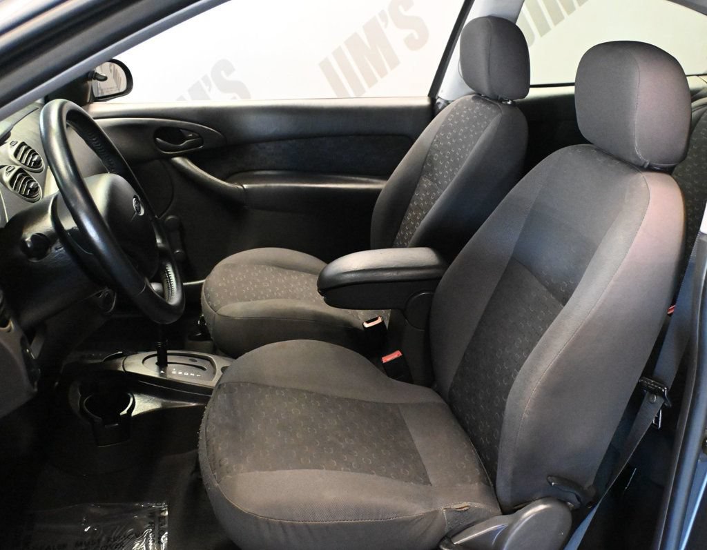 Used 2003 Ford Focus ZX3 Hatchback FWD image 7