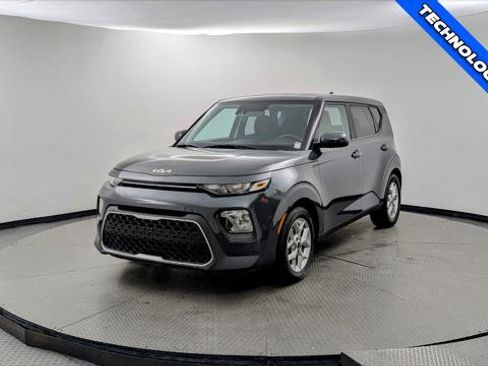 Used 2022 Kia Soul LX w/ Technology Package image 2