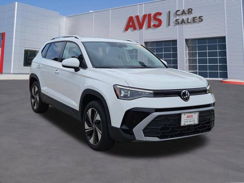 Used 2025 Volkswagen Taos SE AWD/4WD image 10