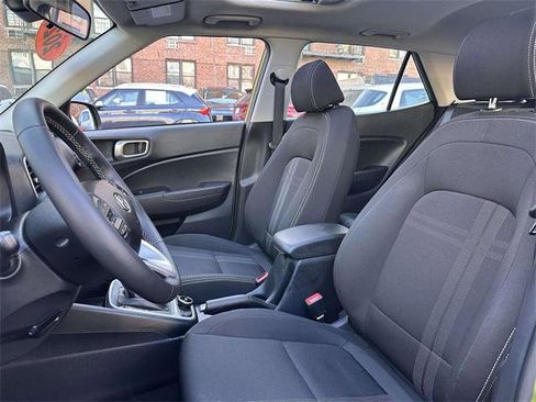 Certified 2024 Hyundai Venue SEL image 15