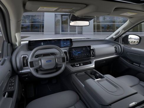 New 2025 Ford Expedition Active image 6