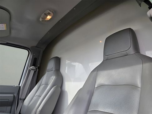 Used 2019 Ford E-350 and Econoline 350 Super Duty image 19