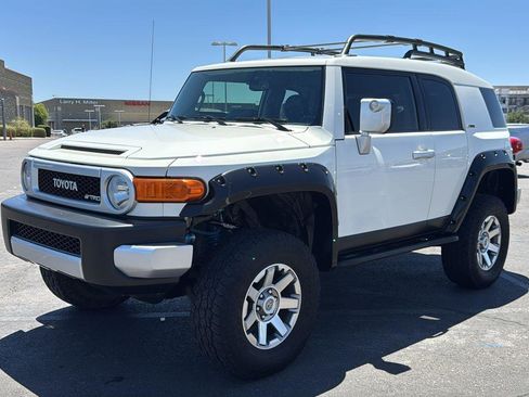 Used 2014 Toyota FJ Cruiser 4WD w/ Upgrade Package image 4