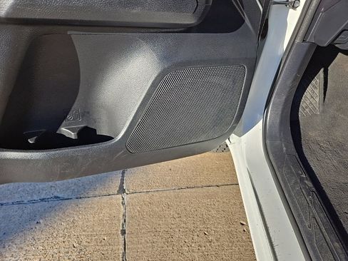 Used 2018 Toyota Tacoma SR image 39