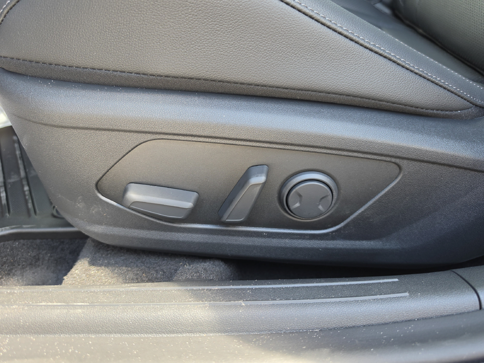 New 2026 Hyundai Elantra Limited FWD image 25