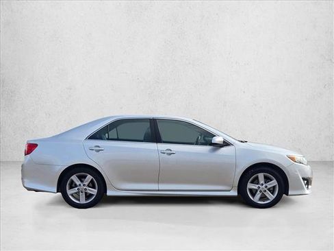 Used 2012 Toyota Camry SE image 3