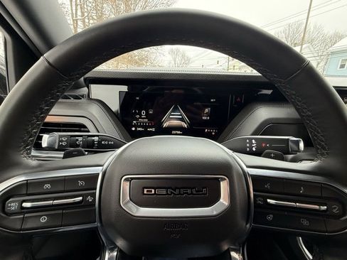 Used 2025 GMC Yukon Denali image 11