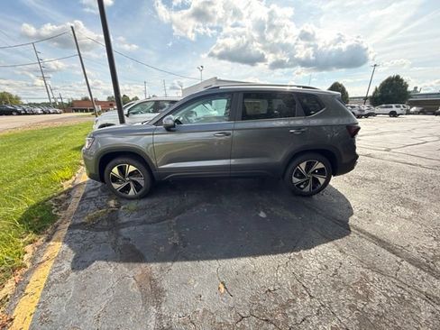 New 2026 Volkswagen Taos SE AWD/4WD image 5