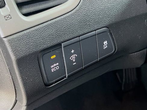 Used 2015 Hyundai Elantra Limited w/ Option Group 05 image 10