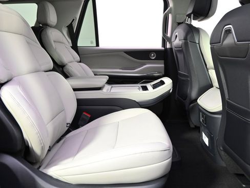 New 2026 Lincoln Navigator Reserve w/ Jet Appearance Package image 18