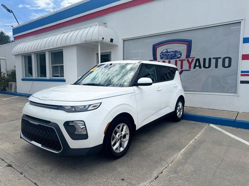Used 2022 Kia Soul LX w/ Technology Package FWD image 15
