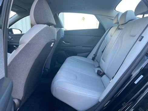 Used 2025 Hyundai Elantra Limited image 25