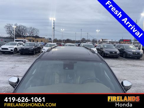 Used 2020 Chrysler Pacifica Limited w/ Tire & Wheel Group image 10