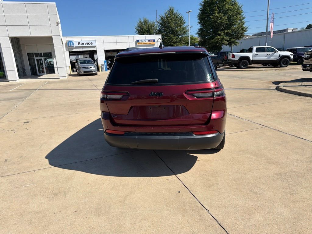 Used 2022 Jeep Grand Cherokee L Laredo RWD image 15
