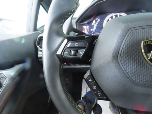 Used 2023 Lamborghini Huracan EVO image 11
