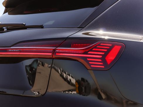 Used 2024 Audi Q8 e-tron Premium AWD/4WD image 10