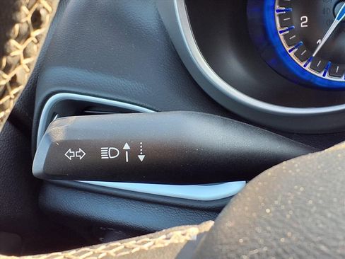 Used 2025 Chrysler Pacifica Select image 24