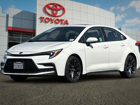 Used 2025 Toyota Corolla SE w/ SE Premium Package FWD image 7