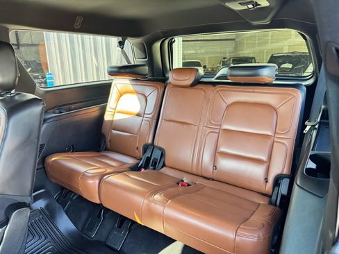 Used 2020 Lincoln Navigator L Reserve w/ Equipment Group 208A Reserve AWD/4WD image 12