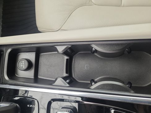 Used 2023 Volvo XC90 B6 Plus w/ Protection Package image 34